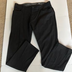 Van Heusen Never Tuck black pants